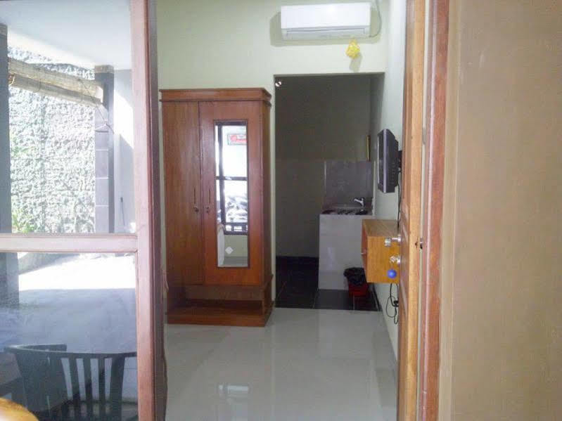Gm Bali Guest House Kuta  Exterior photo